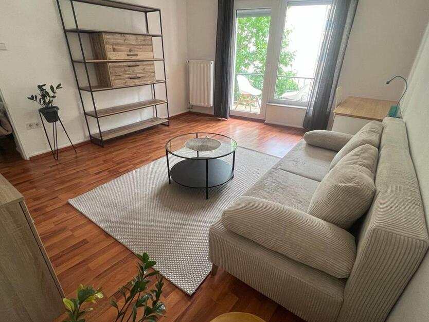 Helles WG Zimmer mit Balkon