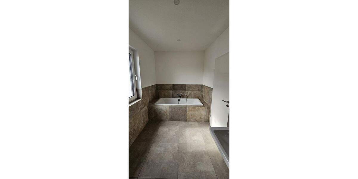 Mehrfamilienhaus, Wohnhaus Zossen Nächst Neuendorf - 4 Zimmer, 138 m&sup2;, 2.055&euro; | Angebot:25746608