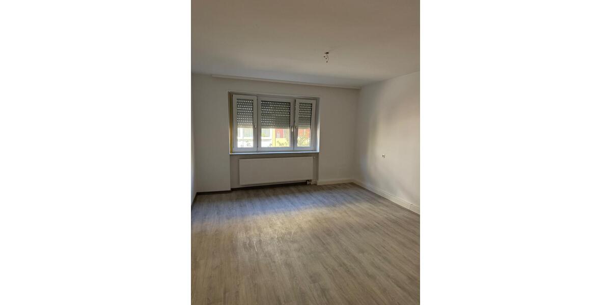 Etagenwohnung Ludwigshafen am Rhein Ludwigshafen-Hemshof - 3 Zimmer, 96 m&sup2;, 1.200&euro; | Angebot:26698650