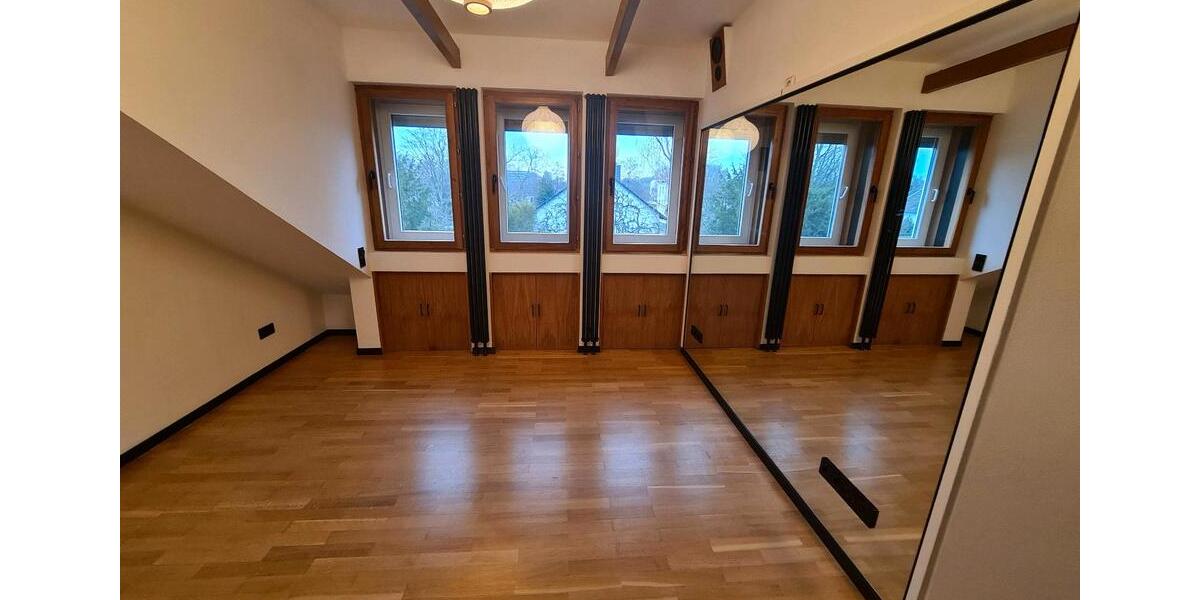 Dachgeschoßwohnung Krefeld Benrad - 3 Zimmer, 94 m&sup2;, 1.420&euro; | Angebot:26536648