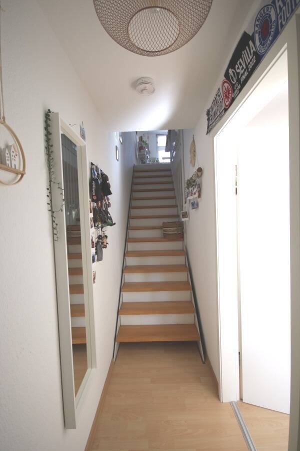 **Schicke, helle 2-Zi. Maisonette Wohnung, Westend-Nord, Reuterweg + EBK + Balkon**