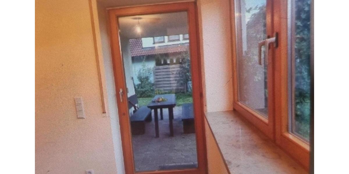 Erdgeschoßwohnung Sindelfingen - 3.5 Zimmer, 110 m&sup2;, 1.200&euro; | Angebot:24746192