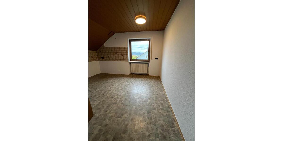 Dachgeschoßwohnung Neunburg vorm Wald - 4 Zimmer, 88 m&sup2;, 650&euro; | Angebot:24415537