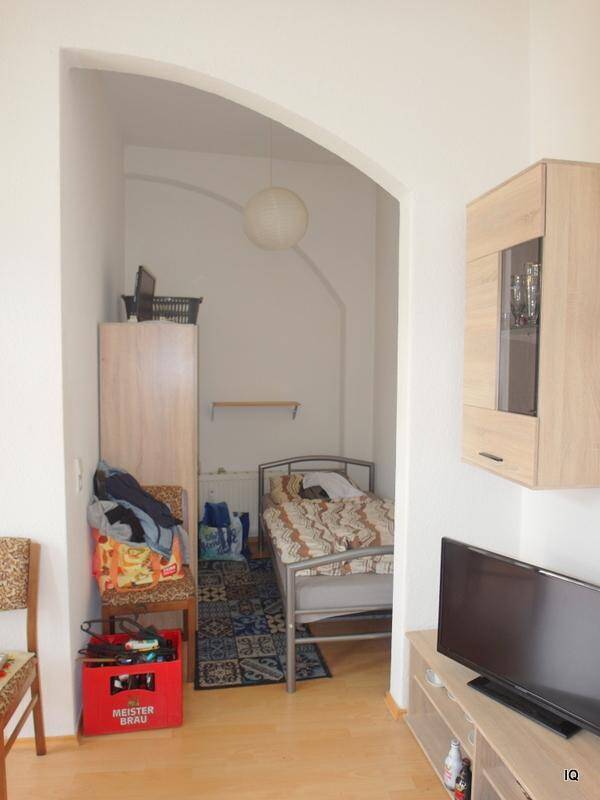 Ab Oktober 2025: Kleine SingleWohnung mit Balkon (Hofseite), Schlafecke, Laminatboden und Badewanne