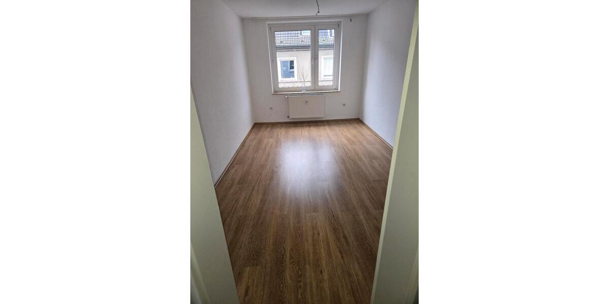 Etagenwohnung Essen Huttrop - 4 Zimmer, 85 m&sup2;, 880&euro; | Angebot:24737596