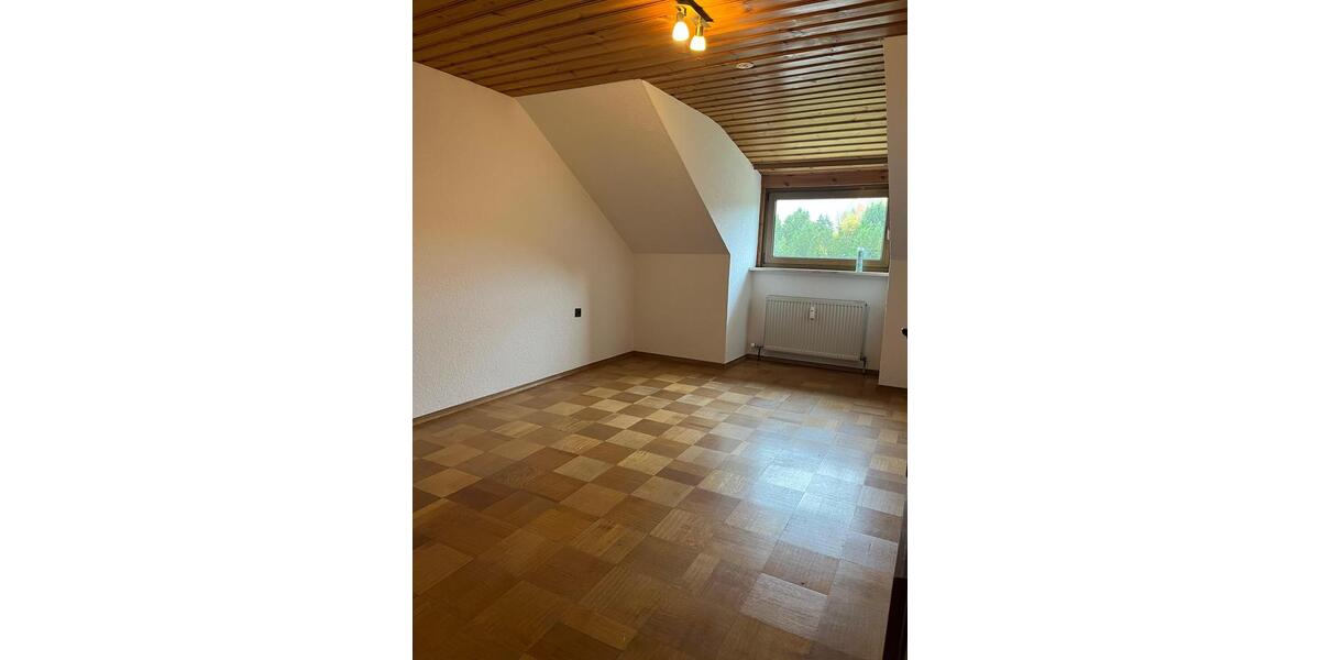 Dachgeschoßwohnung Neunburg vorm Wald - 4 Zimmer, 88 m&sup2;, 650&euro; | Angebot:24415537