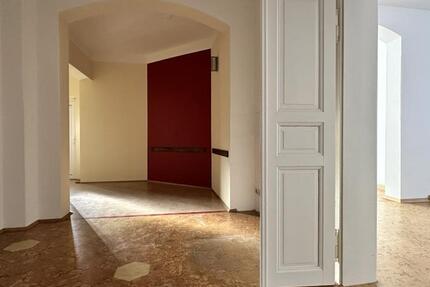 Vielseitig nutzbare Gewerberäume in charmantem Altbau zimmer