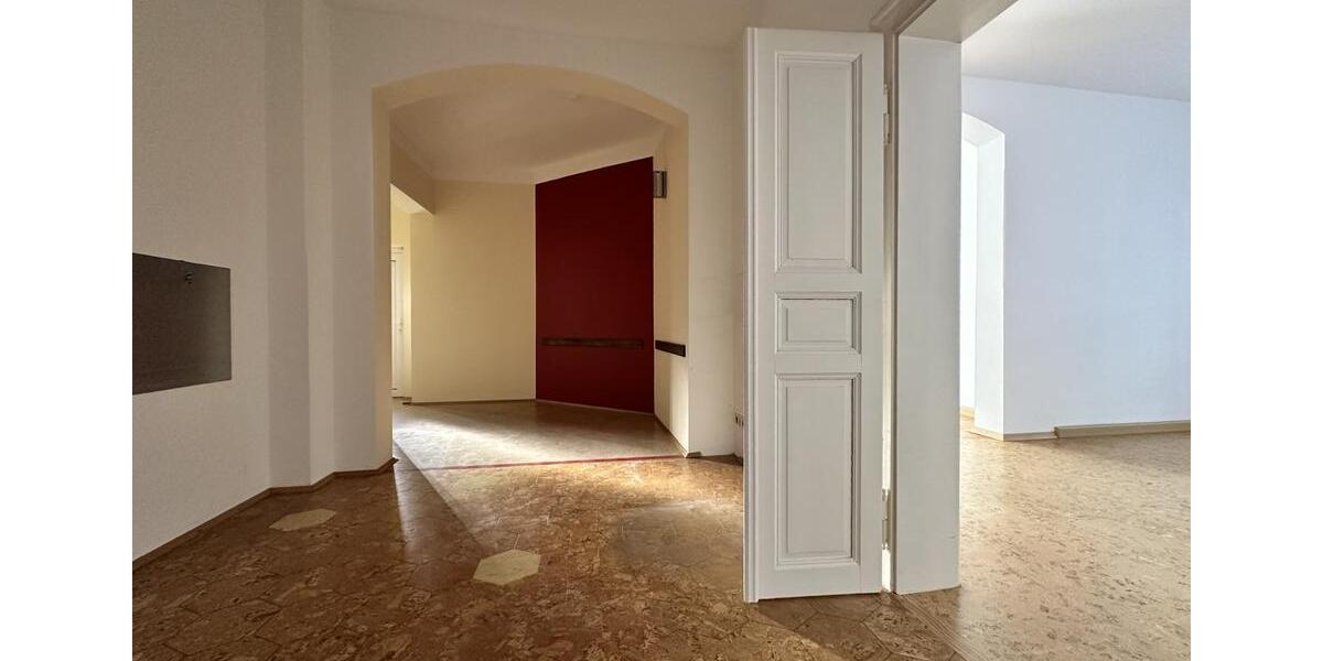 Vielseitig nutzbare Gewerberäume in charmantem Altbau zimmer