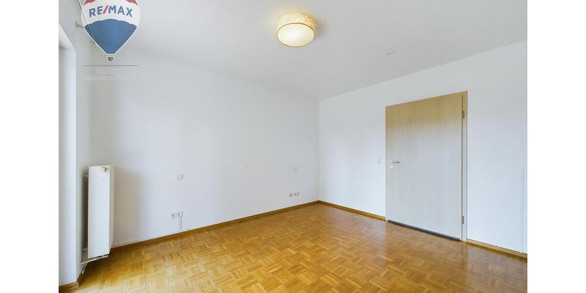 Großzügige Terrasse & viel Grün: Helle Souterrainwohnung 3 zimmer