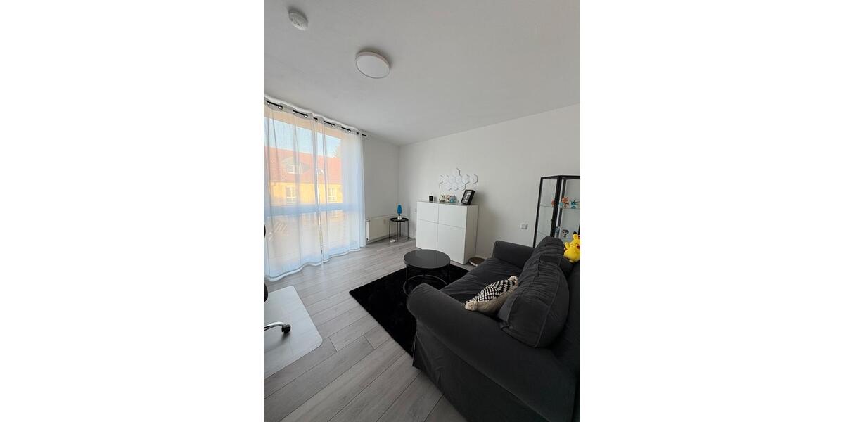 Freies Zimmer in Mädels-WG 4 zimmer