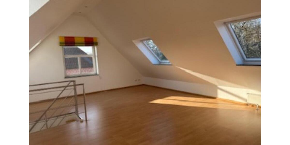 Dachgeschoßwohnung Kiel Elmschenhagen - 3 Zimmer, 104 m&sup2;, 1.200&euro; | Angebot:25717953