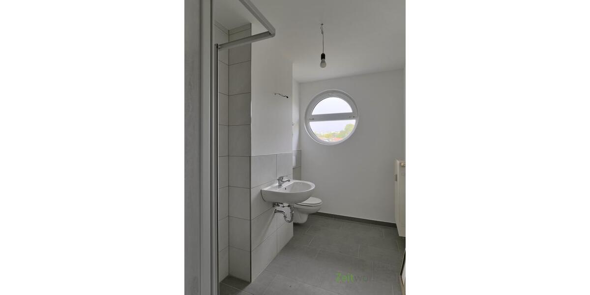 (12536_19) MGN: kleine, hübsche 2-Raum-Dachgeschoss-Wohnung mit Vinylböden in der Heimstraße, EBK möglich 2 zimmer