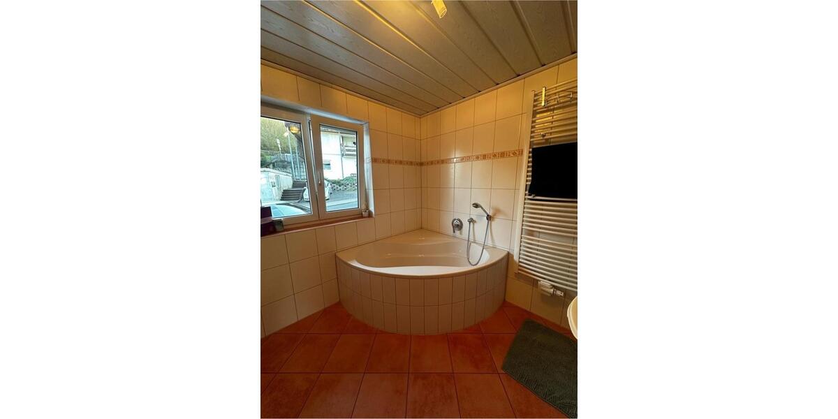 4 Zimmer Wohnung mit Gartenanteil 4 zimmer