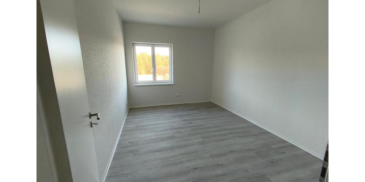 Etagenwohnung Lauta - 4 Zimmer, 136 m&sup2;, 1.090&euro; | Angebot:26458399