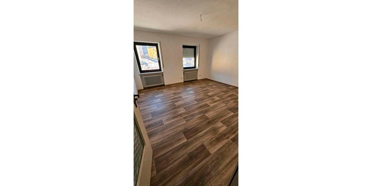 Einfamilienhaus Waldmünchen - 9 Zimmer, 300 m&sup2;, 1.500&euro; | Angebot:26594504