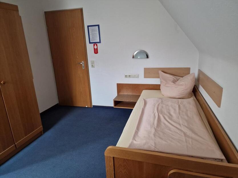 Möbliertes Zimmer in Stuttgart-Untertürkheim