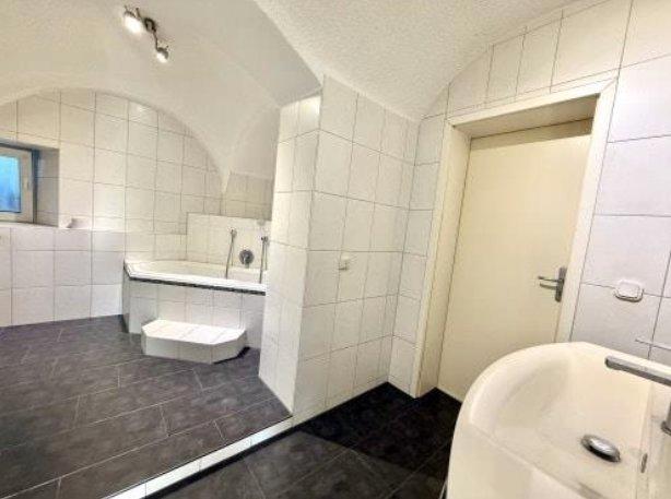 Etagenwohnung Floß - 7 Zimmer, 184 m&sup2;, 1.520&euro; | Angebot:26130524