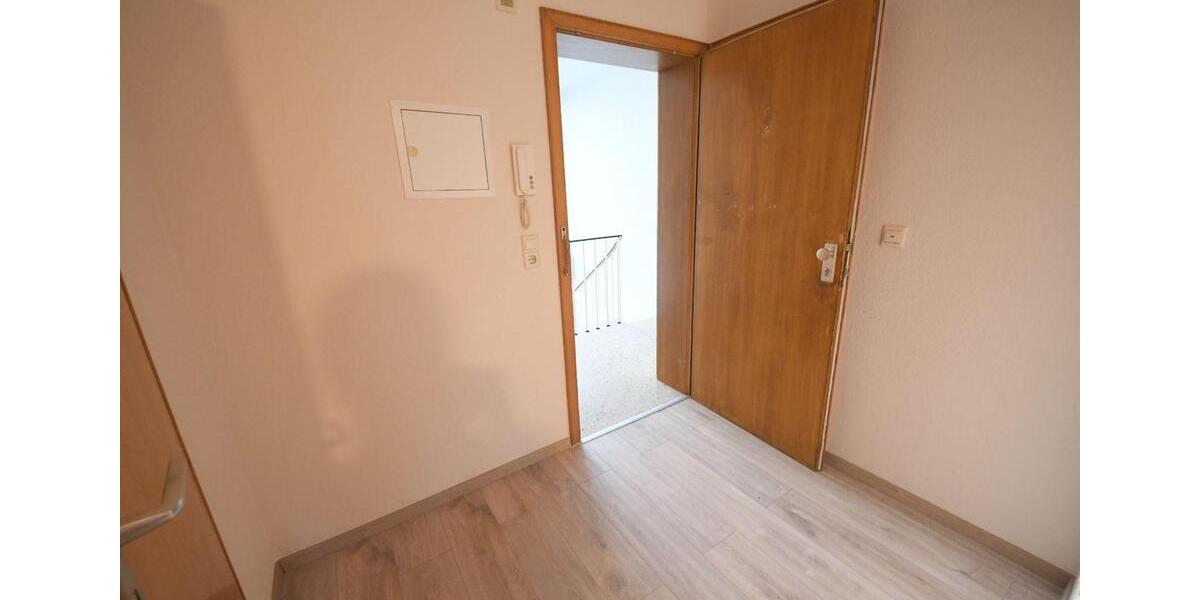 Etagenwohnung Neuss - 3 Zimmer, 85 m&sup2;, 1.300&euro; | Angebot:25171447