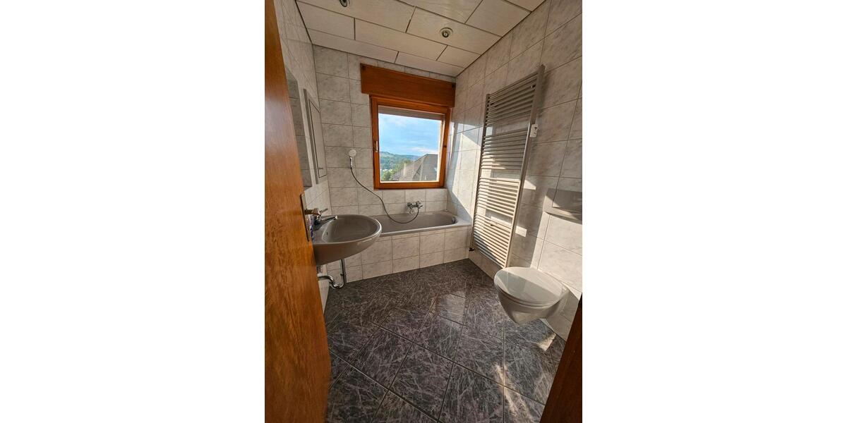 Etagenwohnung Heringen (Werra) - 3 Zimmer, 85 m&sup2;, 650&euro; | Angebot:23997602