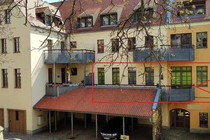 Wunderschöne 4-Zimmer-Wohnung im 1.OG mit riesigem Balkon und Burgblick! Esszimmer, Gäste-WC. Stellplatz wenn gewünscht. 4 zimmer