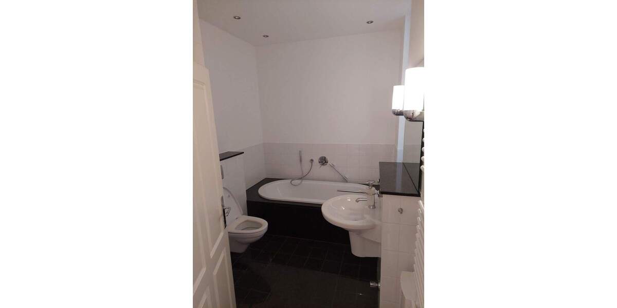 Etagenwohnung Trier Innenstadt - 7 Zimmer, 212 m&sup2;, 2.400&euro; | Angebot:25770106