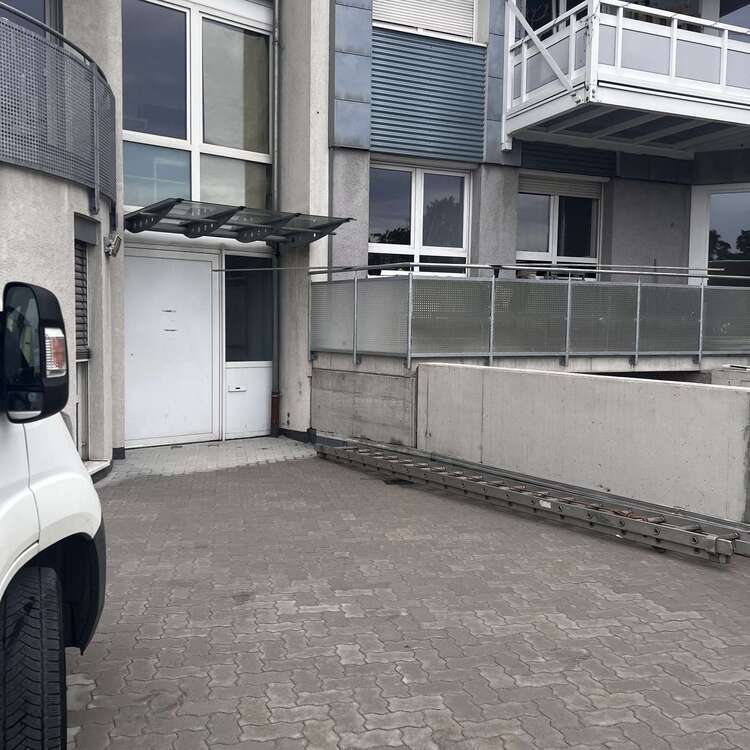 Halle in Karlsruhe 900 € 100 m²