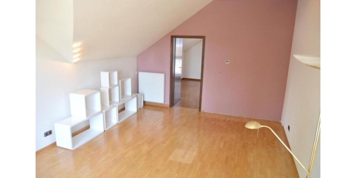 Dachgeschoßwohnung Oberhausen Alt-Oberhausen - 3 Zimmer, 100 m&sup2;, 670&euro; | Angebot:24739689