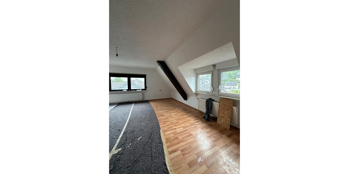 Dachgeschoßwohnung Siegen Dillnhütten - 2 Zimmer, 70 m&sup2;, 600&euro; | Angebot:26485677