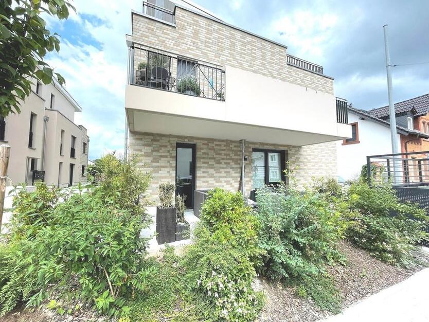 Moderne 2,5-Zimmer-Erdgeschosswohnung mit großer Südterrasse, EBK und TG-Platz in Mainz-Finthen zimmer