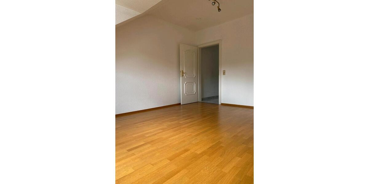Dachgeschoßwohnung Homburg - 3 Zimmer, 89 m&sup2;, 910&euro; | Angebot:26578395