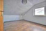 Helle 4-Zimmer-Wohnung mit Loggia und Garage