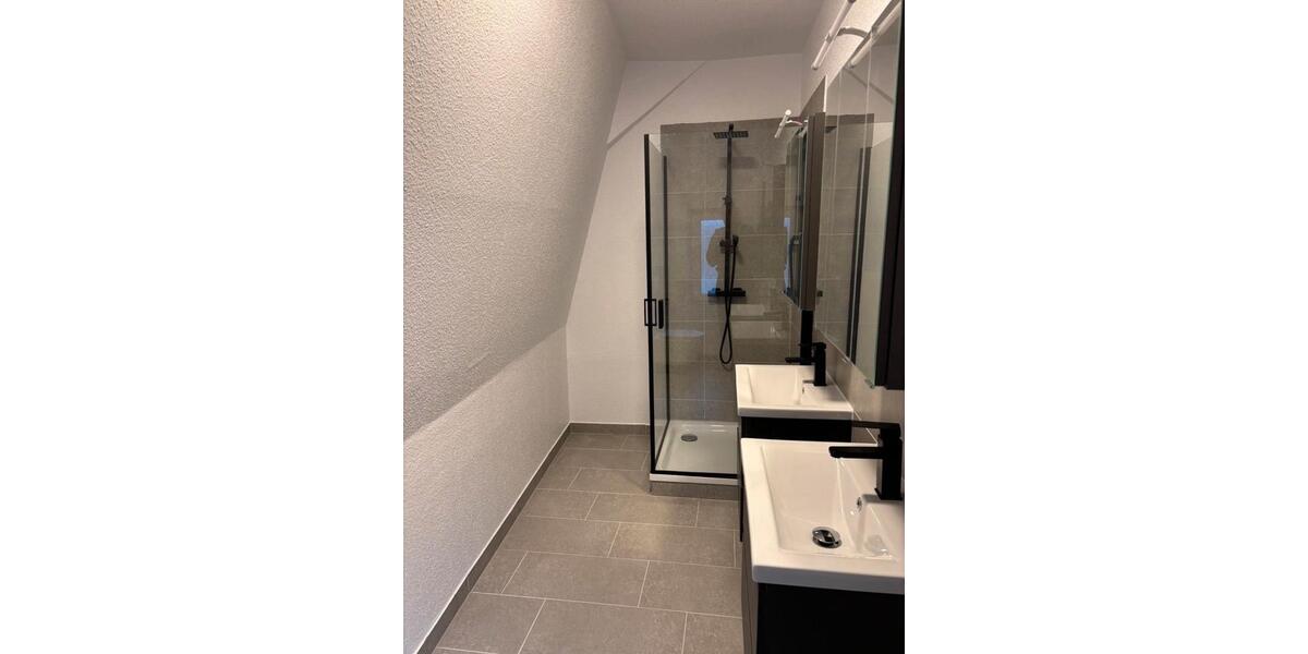 Wohnen auf Zeit Oldenburg Kreyenbrück - 4 Zimmer, 200 m&sup2;, 600&euro; | Angebot:24782461