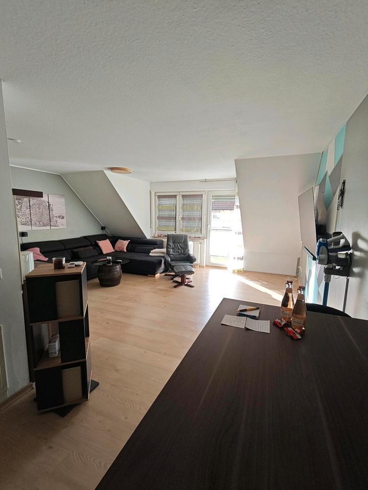 Helle, voll möbelierte 2 Zimmer Wohnung