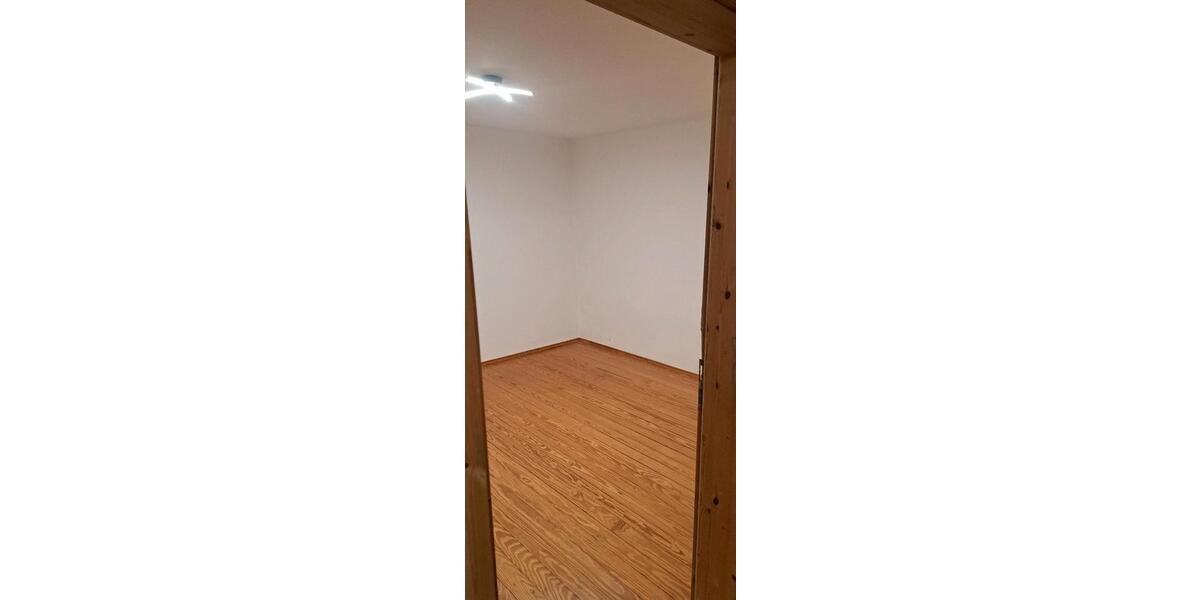 Etagenwohnung Hermersberg - 6 Zimmer, 140 m&sup2;, 830&euro; | Angebot:25872307