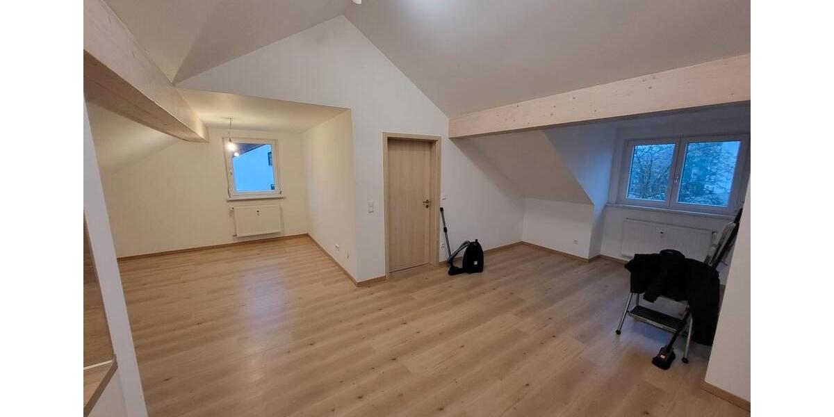 Dachgeschoßwohnung Altenstadt an der Waldnaab - 3 Zimmer, 70 m&sup2;, 600&euro; | Angebot:26459633