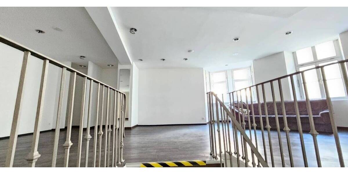 Gewerbeobjekt Amberg - 5 Zimmer, 274 m&sup2;, 3.700&euro; | Angebot:25665004