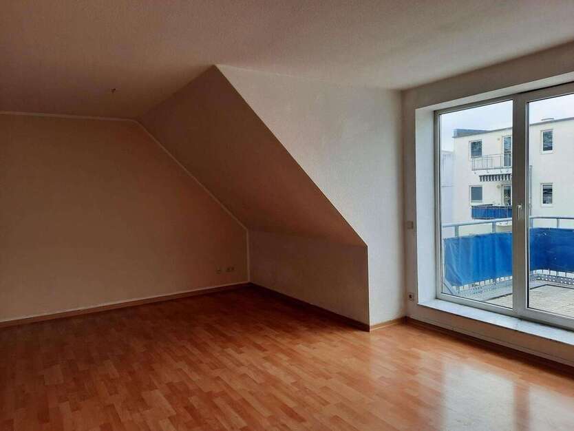 großzügige 3 Zimmer-Wohnung *gerade in Renovierung* mit Balkon und Küche 3 zimmer