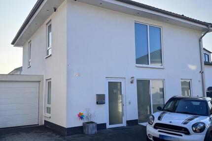 Haus Castrop-Rauxel Deinighausen - 4 Zimmer, 135 m&sup2;, 1.755&euro; | Angebot:24806023