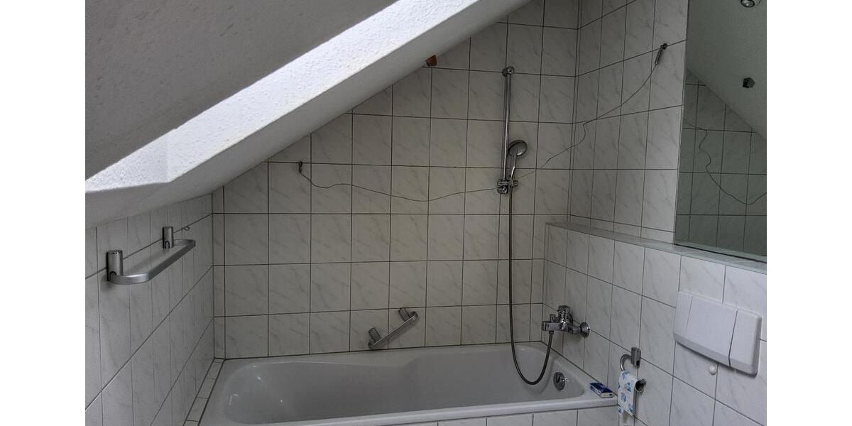 Dachgeschoßwohnung Bayerbach - 2 Zimmer, 69 m&sup2;, 490&euro; | Angebot:24768349