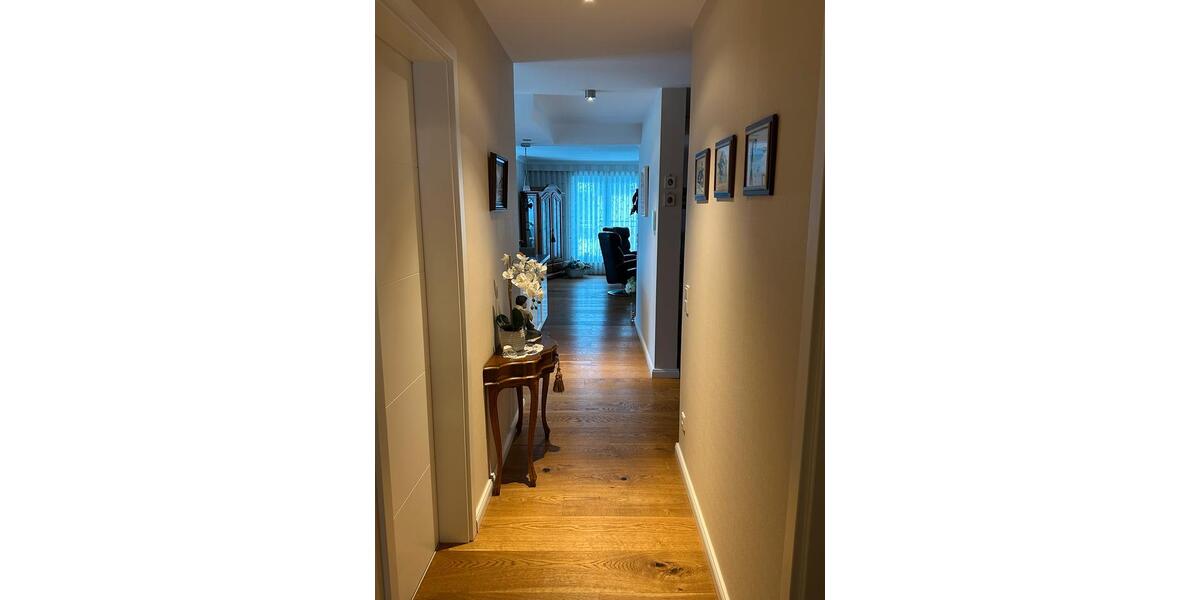 Einfamilienhaus Detmold - 3 Zimmer, 142 m&sup2;, 2.200&euro; | Angebot:24653431