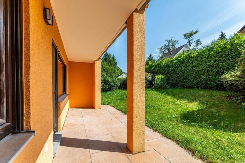 Frisch sanierte 2-Raum-Erdgeschoßwohnung mit Terrasse und EBK