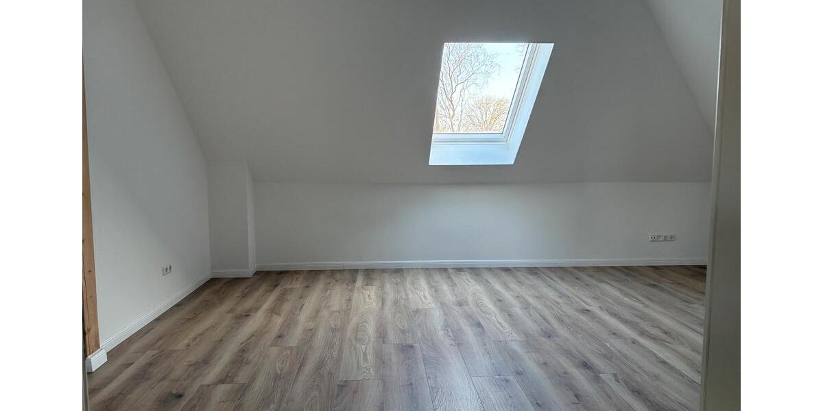 Dachgeschoßwohnung Bargteheide - 4 Zimmer, 130 m&sup2;, 1.600&euro; | Angebot:25874228