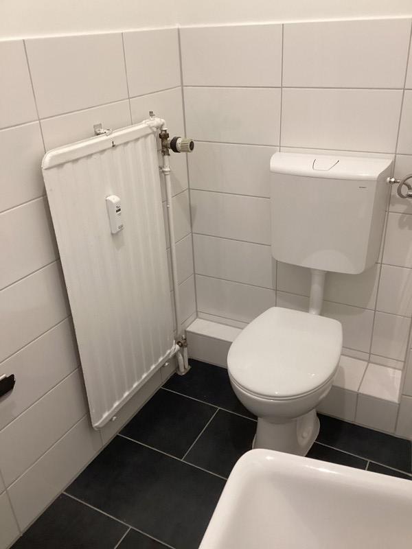 Sanierter Gewerbe Raum mit großer Fensterfront!
