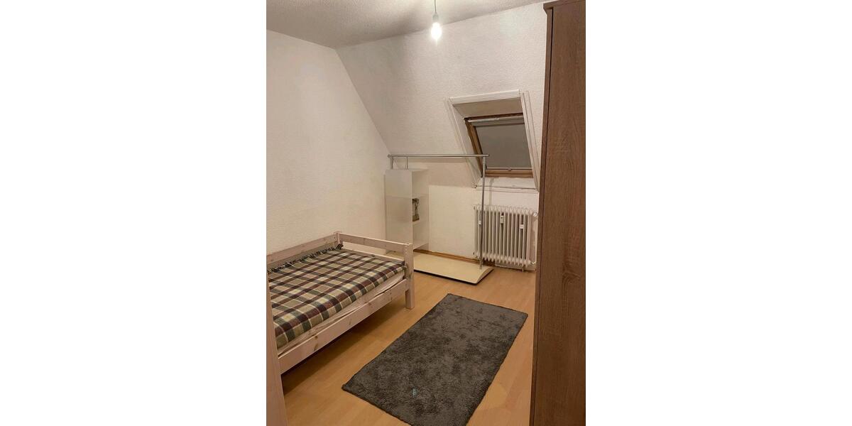 Dachgeschoßwohnung Siegen - 3 Zimmer, 15 m&sup2;, 350&euro; | Angebot:25904636