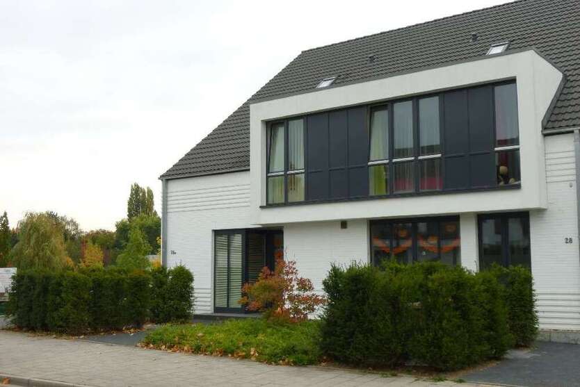 Haus zum Mieten in Düsseldorf 3.900 € 205 m²