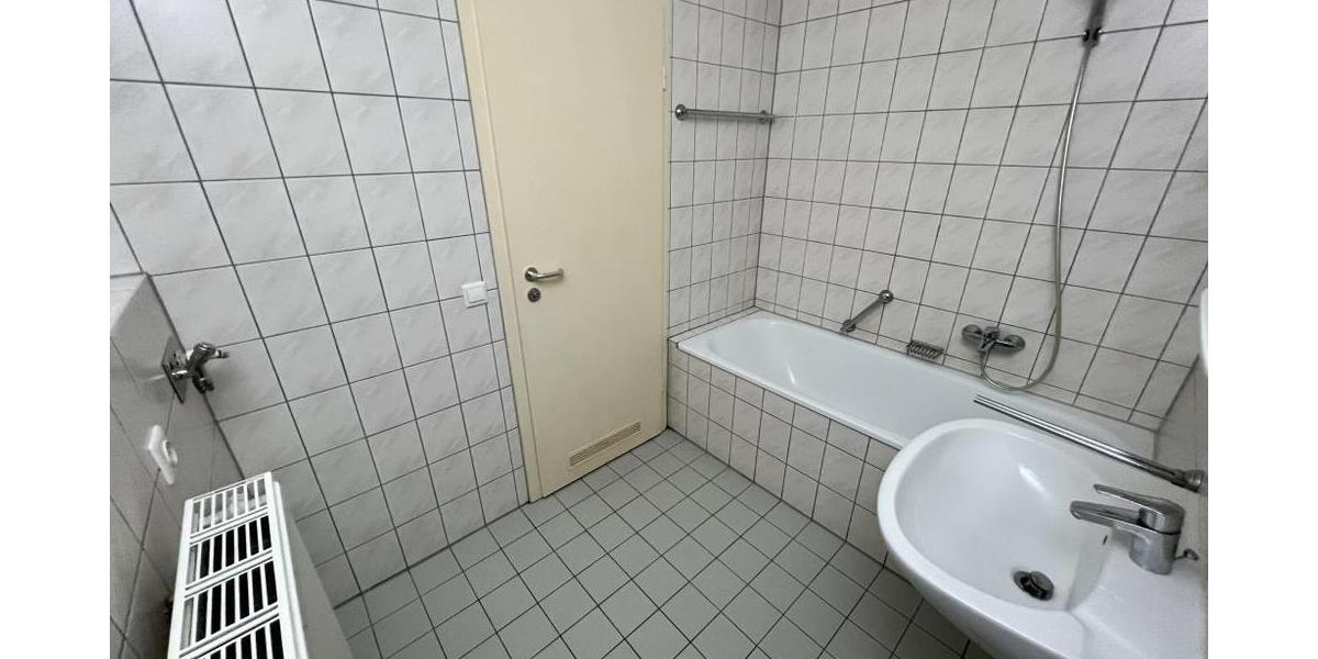 Große 1 Raum-HP-Whg. unweit der Geraer Innenstadt. Nahe dem Südbahnhof und den Arcarden. - Etagenwohnung Gera Ostviertel | Angebot:26844111