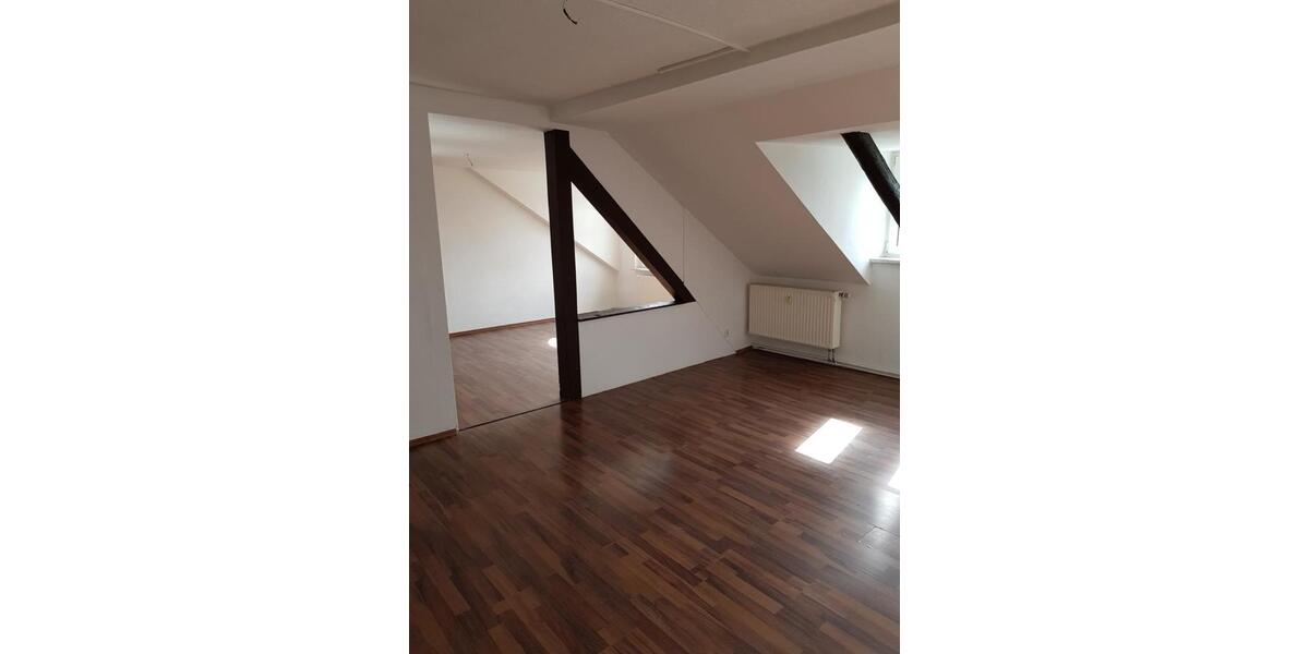 Dachgeschoßwohnung Glauchau - 4 Zimmer, 125 m&sup2;, 575&euro; | Angebot:25790173