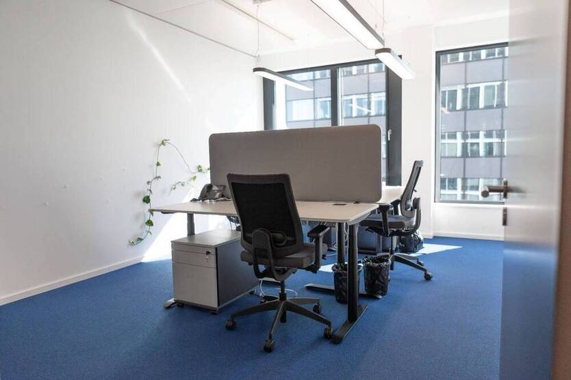 Office space for rent - 55.85 m² (two rooms: 23.95 m² and 31.9 m²) - All-in-Miete