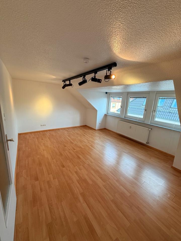 Tolles WG Zimmer Wohngemeinschaft Niederrad Flugbegleiter 1 zimmer