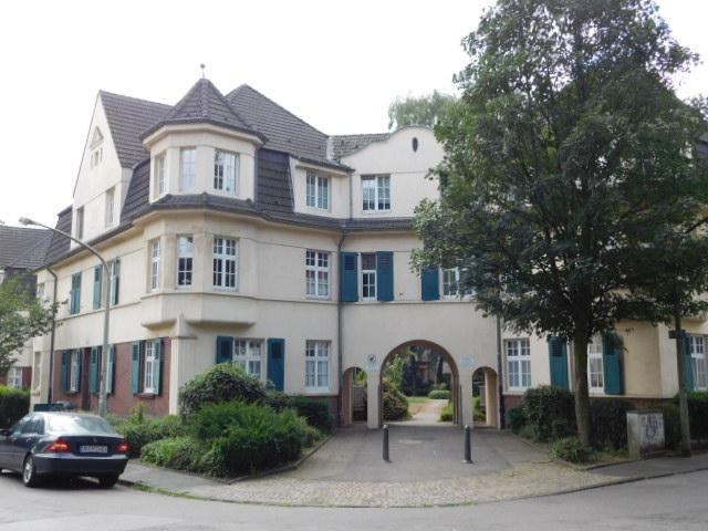 ** 2-Zimmer-Wohnung mit Balkon im Erdgeschoss** 2 zimmer